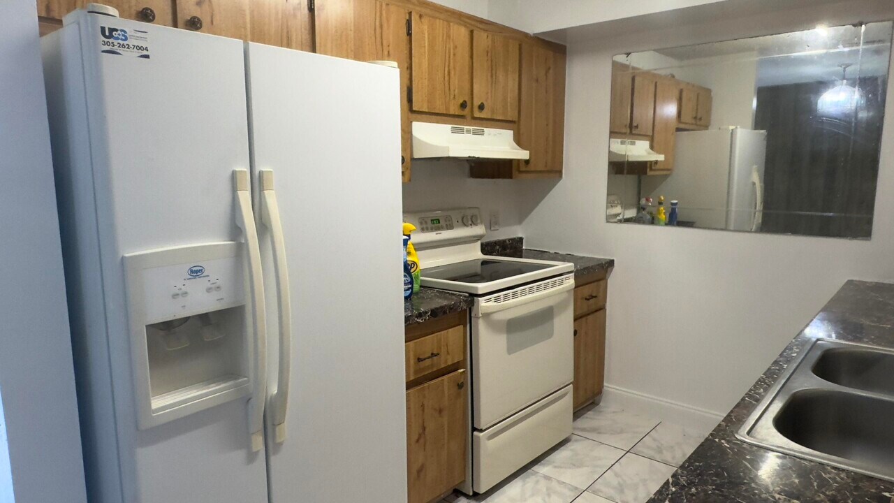 3293 Kirk Rd in Lake Worth Beach, FL - Building Photo