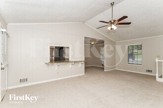 1745 Tree Line Rd in Lithonia, GA - Foto de edificio - Building Photo