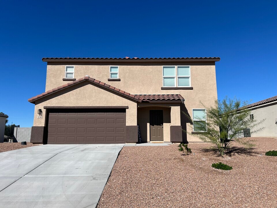 5749 Club House Dr in Fort Mohave, AZ - Building Photo