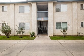 808 Pershing St in Bakersfield, CA - Foto de edificio - Building Photo