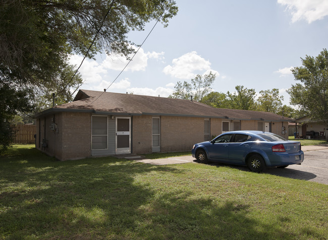 Piney Creek North Apartments in Bastrop, TX - Foto de edificio - Building Photo