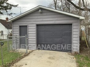 1257 Forest Hill Ave in Flint, MI - Building Photo - Building Photo