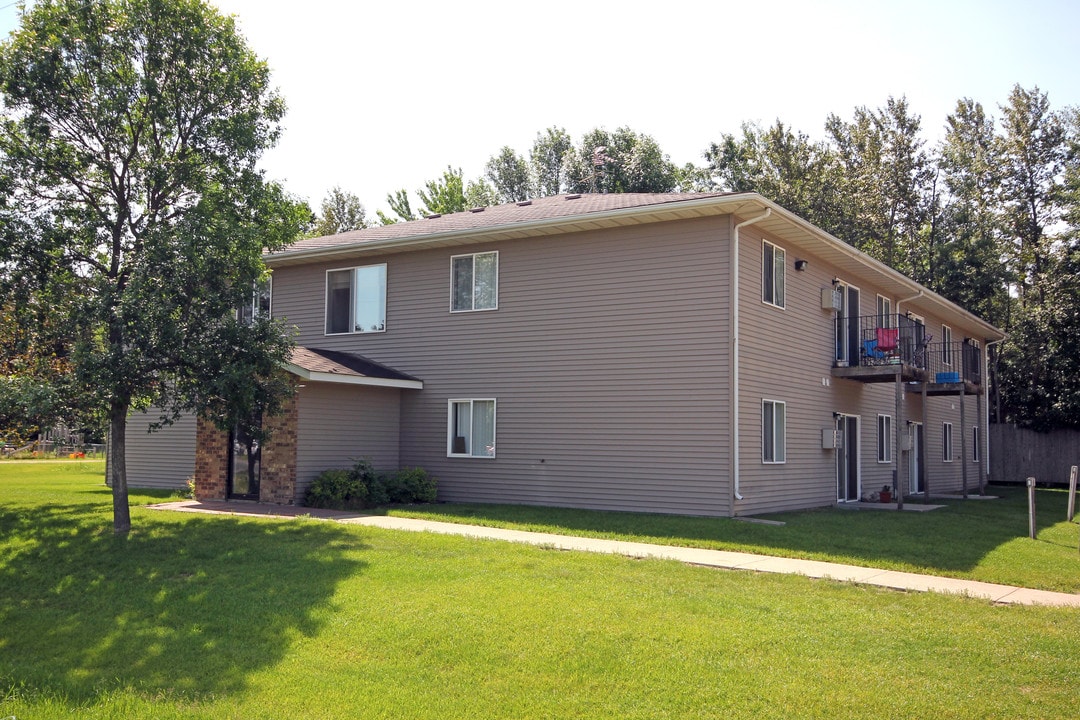 Lake Road Apartments in Blackduck, MN - Building Photo