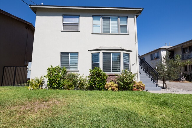 533 E Chevy Chase Dr, Unit 1