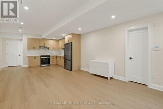 3 Bonacres Ave in Toronto, ON - Building Photo - Building Photo