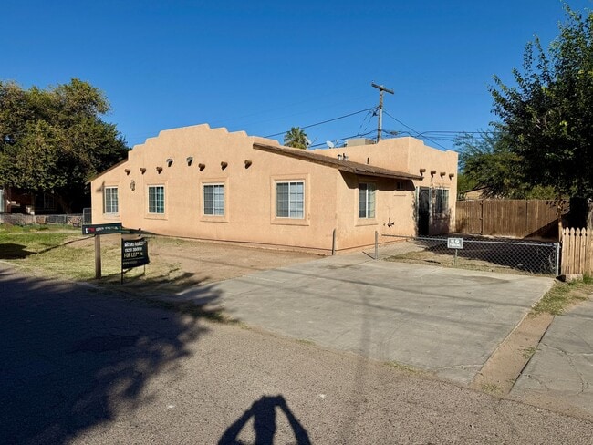 property at 985 S 37th Ave