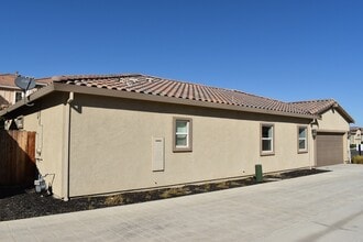 701 Betten St in Los Banos, CA - Building Photo - Building Photo