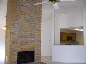 2046 Hickory Glen Dr in Missouri City, TX - Building Photo - Building Photo