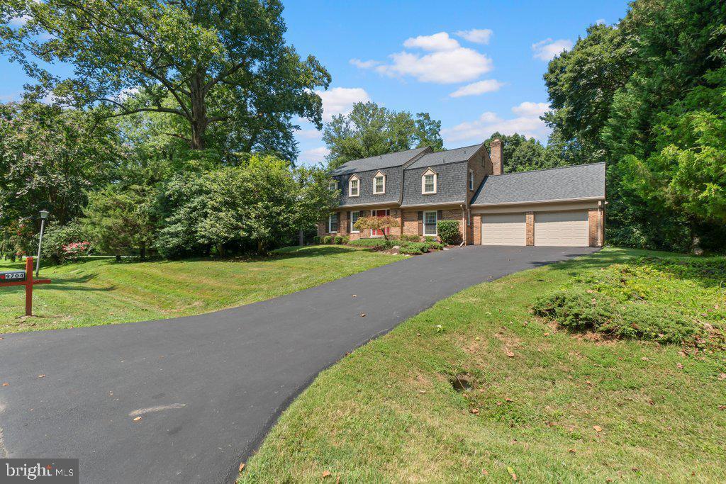 9704 Hall Rd in Potomac, MD - Building Photo