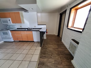 70 Market St, Unit Apt L in Oneonta, NY - Building Photo - Building Photo