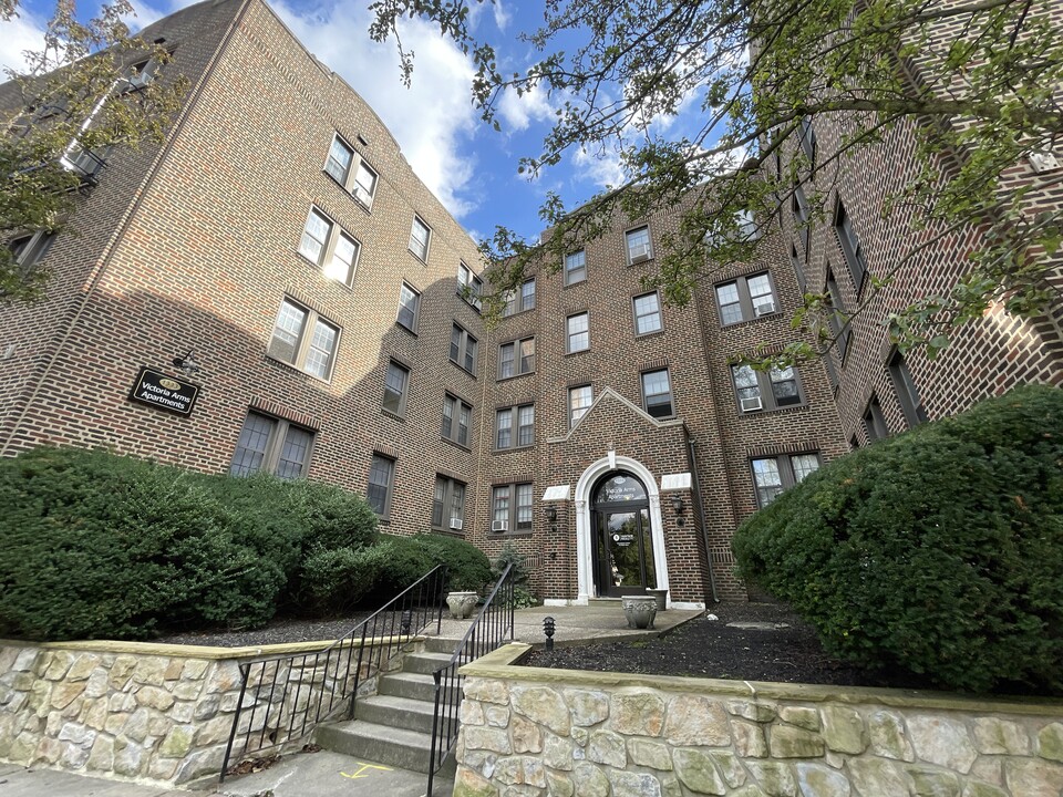 Victoria Arms Apartments in Havertown, PA - Building Photo