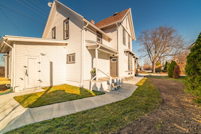 347 N Broadway St in Lake Orion, MI - Building Photo - Building Photo