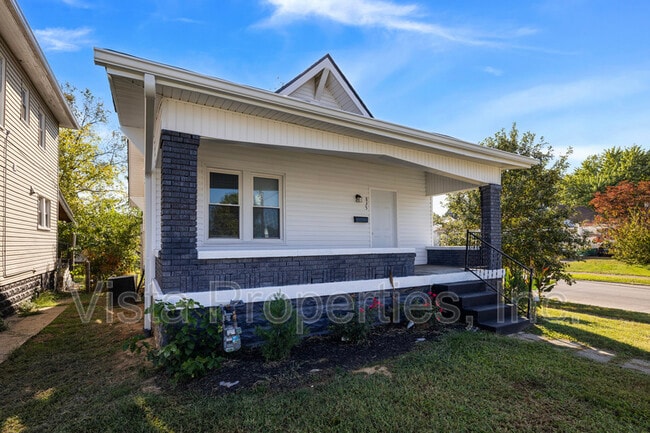 property at 835 S 38th St