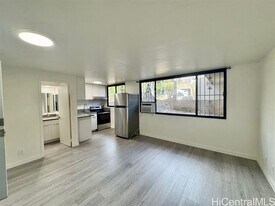 245 Iolani Ave in Honolulu, HI - Building Photo