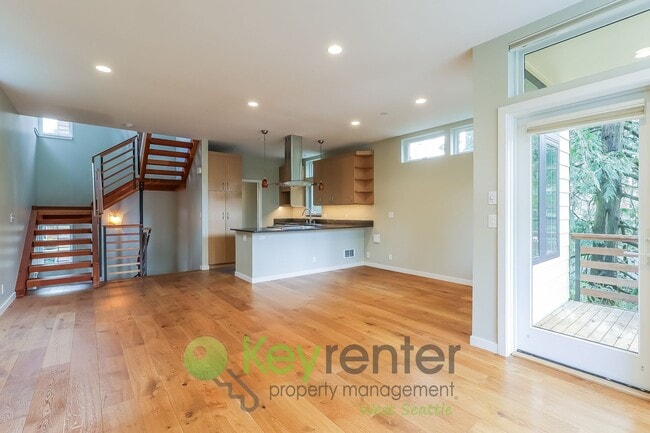 12012 33rd Ave NE in Seattle, WA - Building Photo - Building Photo