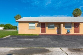 803 NE 3rd St in Boynton Beach, FL - Foto de edificio - Building Photo