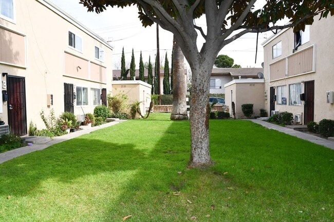 733 S Fondren St in Orange, CA - Building Photo - Building Photo