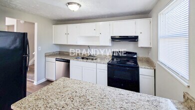 3225 Valley Bend Rd in College Park, GA - Building Photo - Building Photo