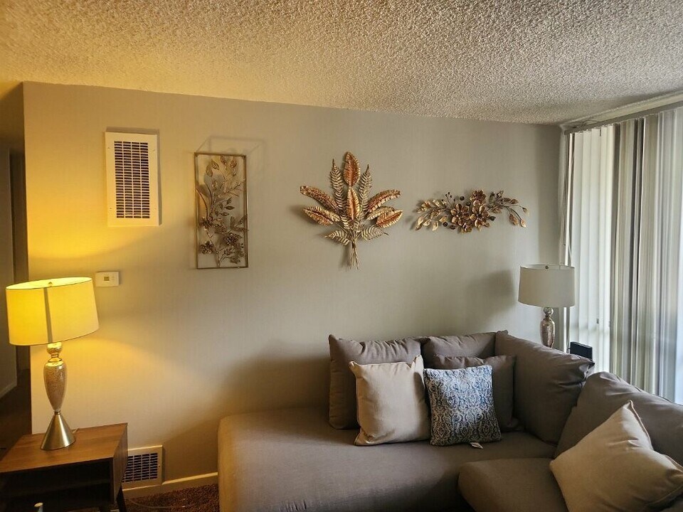 6305 Green Valley Cir in Culver City, CA - Building Photo