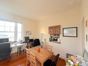 371 Harvard St, Unit 3C in Cambridge, MA - Foto de edificio - Building Photo