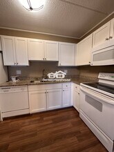 10401 Cedar Lk Rd S, Unit Unit 505 in Minnetonka, MN - Foto de edificio - Building Photo