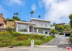 1175 Las Pulgas Pl in Los Angeles, CA - Building Photo