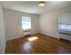 31 Alton Pl in Brookline, MA - Building Photo - Building Photo