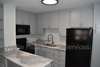 6376 Rancho Mission Rd in San Diego, CA - Foto de edificio - Building Photo