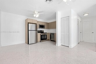 43 Glen Royal Pkwy in Miami, FL - Building Photo - Building Photo
