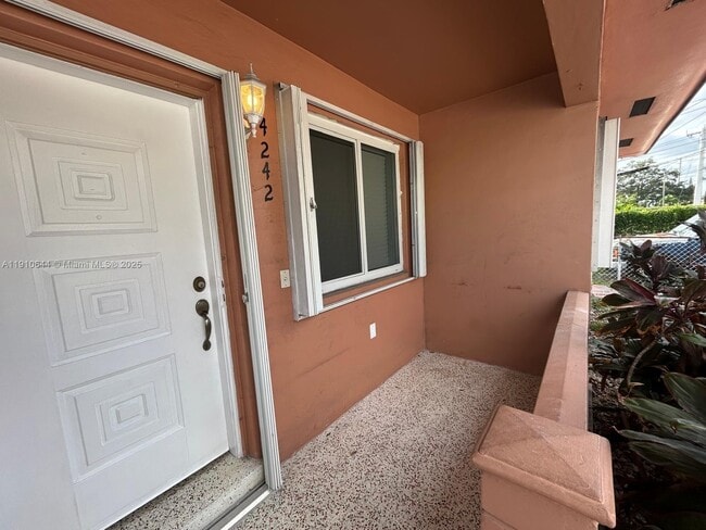 4242 NW 5th St, Unit 4242 in Miami, FL - Foto de edificio - Building Photo