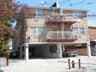 10151-10153 95th St in Ozone Park, NY - Foto de edificio - Building Photo