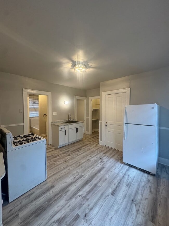 property at 418 E Chambers St