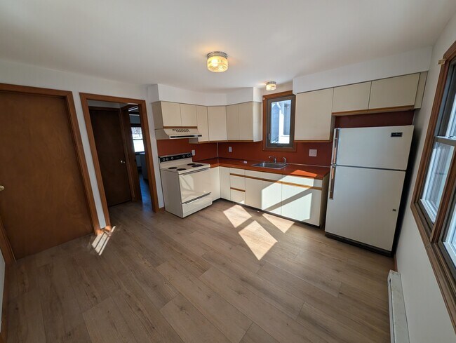 32 Willow St in Torrington, CT - Building Photo - Building Photo