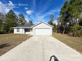 125 Fisher Ct in Ocklawaha, FL - Building Photo