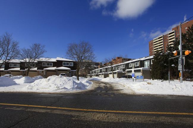 1000-1040 Bridletowne Cir in Toronto, ON - Building Photo - Building Photo