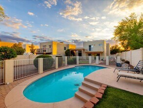 1294 W Seep Willow Pl in Oro Valley, AZ - Building Photo - Building Photo