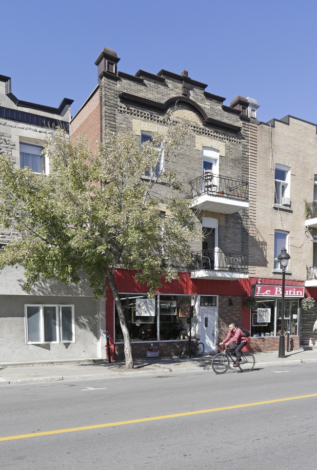 3683 E Sainte-Catherine Rue E