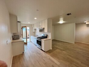 501 W Cypress St, Unit C in Santa Maria, CA - Building Photo - Building Photo