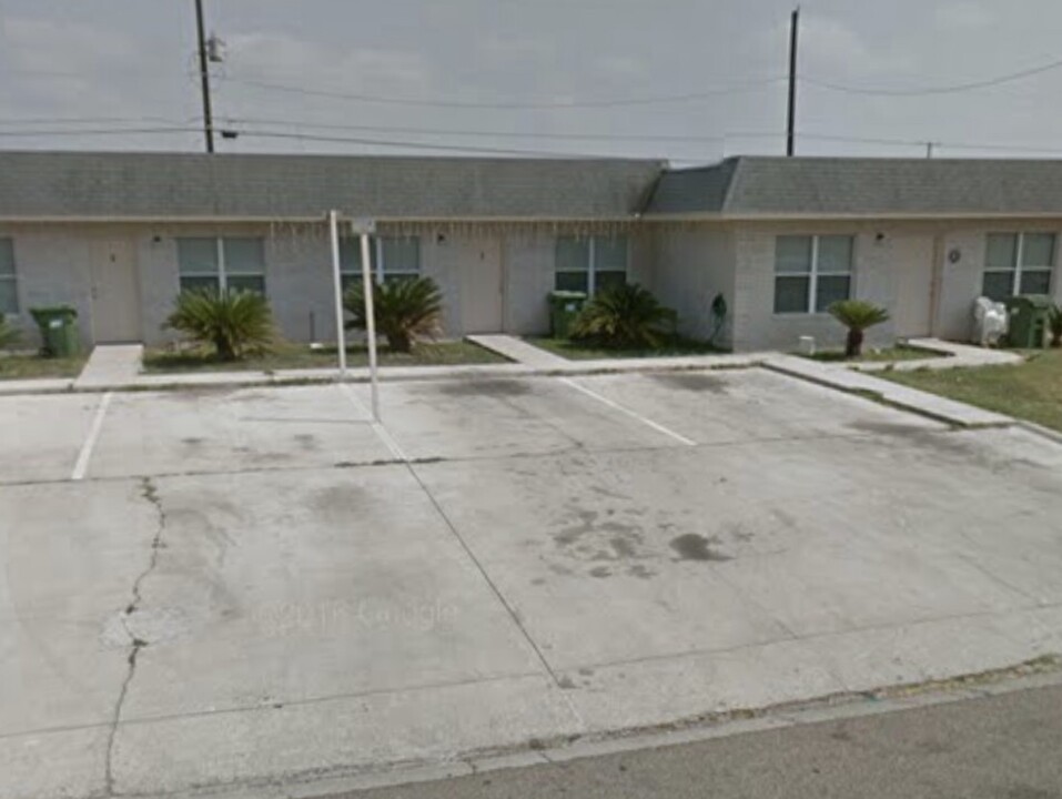141 Las Palmas St, Unit 3 in San Benito, TX - Building Photo