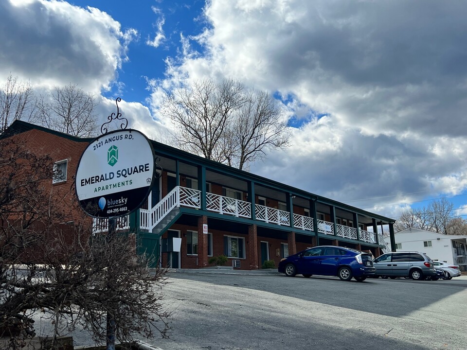 Emerald Square in Charlottesville, VA - Building Photo