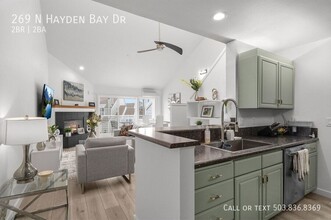 269 N Hayden Bay Dr in Portland, OR - Building Photo - Building Photo