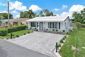 7309 NW 62nd St in Tamarac, FL - Building Photo - Building Photo