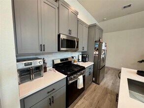 819 Emile St in Houston, TX - Building Photo - Building Photo