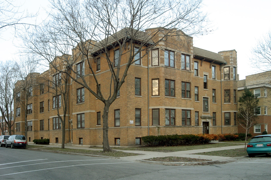 7404 N Oakley Ave in Chicago, IL - Building Photo