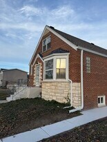 2427 N Erie St in River Grove, IL - Building Photo