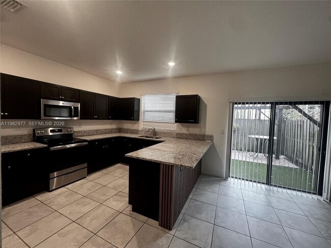 11989 SW 150th Pl in Miami, FL - Building Photo - Building Photo