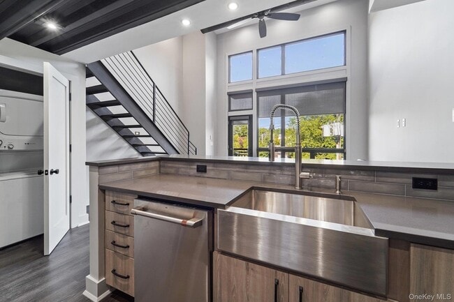 172 E Prospect Ave, Unit 306 in Mamaroneck, NY - Building Photo - Building Photo