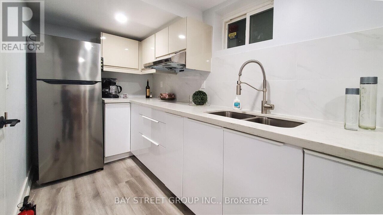 46 Lowcrest Blvd in Toronto, ON - Building Photo