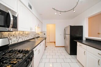 5300 Carriage Way Dr in Rolling Meadows, IL - Building Photo - Building Photo