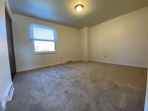 700 Hemlock Square in Zelienople, PA - Building Photo - Building Photo